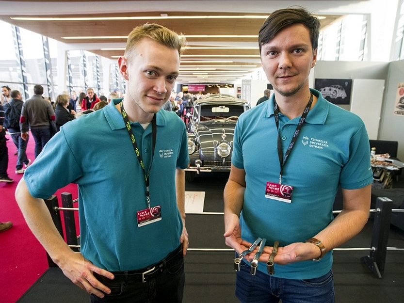  únor 2020 - Pařížská výstava Retromobile - Restaurátoská dílna - Aktivní prezentace výsledků činnosti RD
