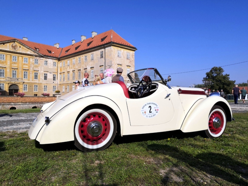 srpen 2021 - 1000 mil československých 2021 - Restaurátorská dílna - Aktivní účast zástupce RD v soutěži historických vozidel