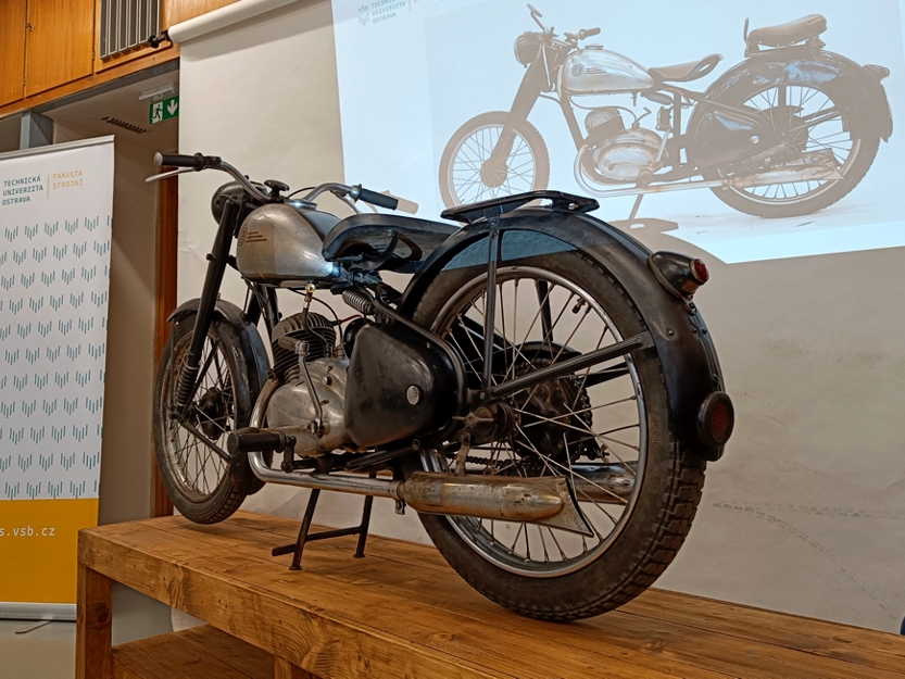 březen 2023 - Restaurátorská dílna - Veřejná prezentace dokončeného motocyklu ČZ 150c z roku 1950