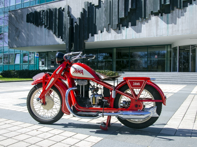 březen 2024 - Restaurátorská dílna - Jízdní zkouška dokončeného motocyklu Jawa 500 OHV z roku 1931