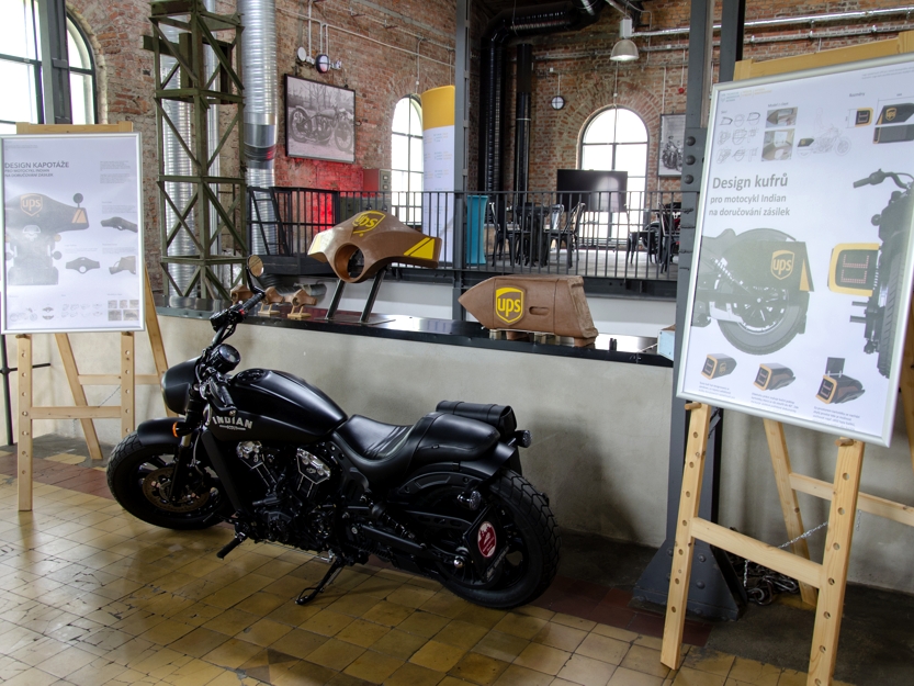 květen 2023 - Prezentace - Design průmyslových výrobků - Design kufrů motocyklu Indian, DOV Ostrava