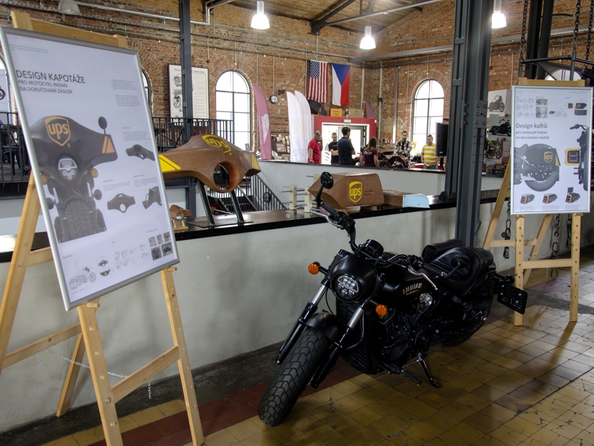 květen 2023 - Prezentace - Design průmyslových výrobků - Design kufrů motocyklu Indian, DOV Ostrava