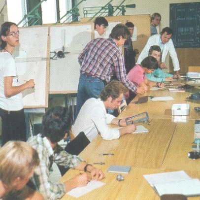 Výuka ve fakultní rýsovně  v roce 1981